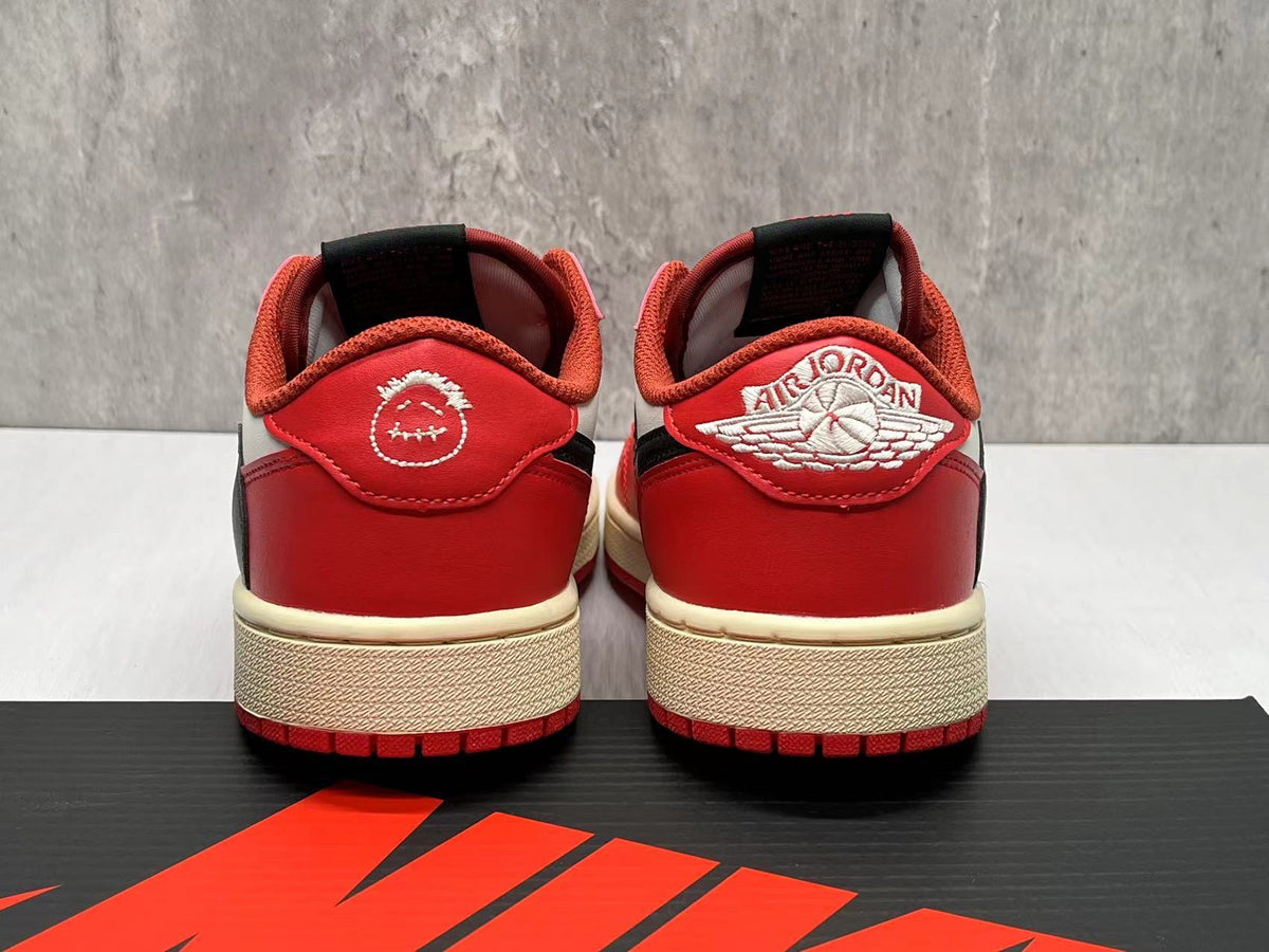 Air Jordan 1 Retro Low OG “Chicago”