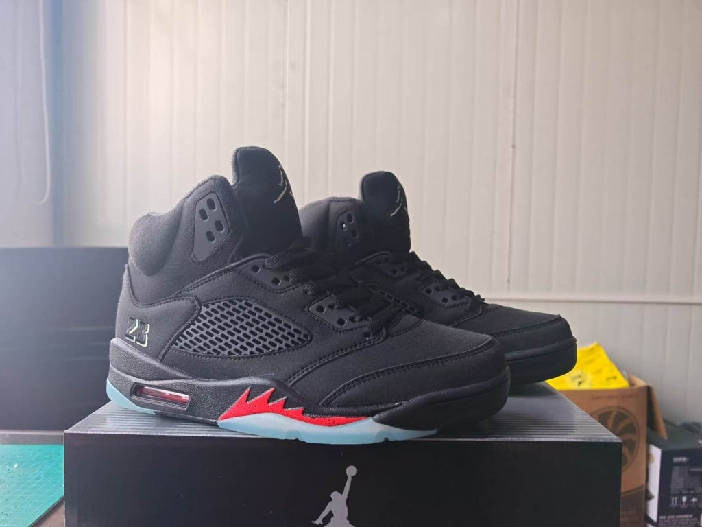 Air Jordan 5 Retro “Halloween”
